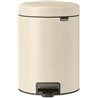 Brabantia - NewIcon Cubo de Pedal 5L - Papelera Pequeña para Baño o Aseo - Tapa de Cierre Suave - Funcionamiento con Pedal Liger