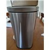 Amazon Basics Cubo de basura rectangular pequeño antimanchas con pedal suave, baño, dormitorio o salón, acero inoxidable cepilla