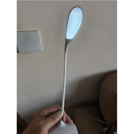 InnovaGoods® Lámpara LED de mesa Lum2go con 3 niveles de intensidad, luz blanca y luz cálida, ideal para mesita de noche, escrit