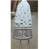 Rayen | Tabla de Planchar - Gama Basic | Altura Regulable | Malla Metálica | Reposa-Planchas | Estructura Gris y Funda Estampado